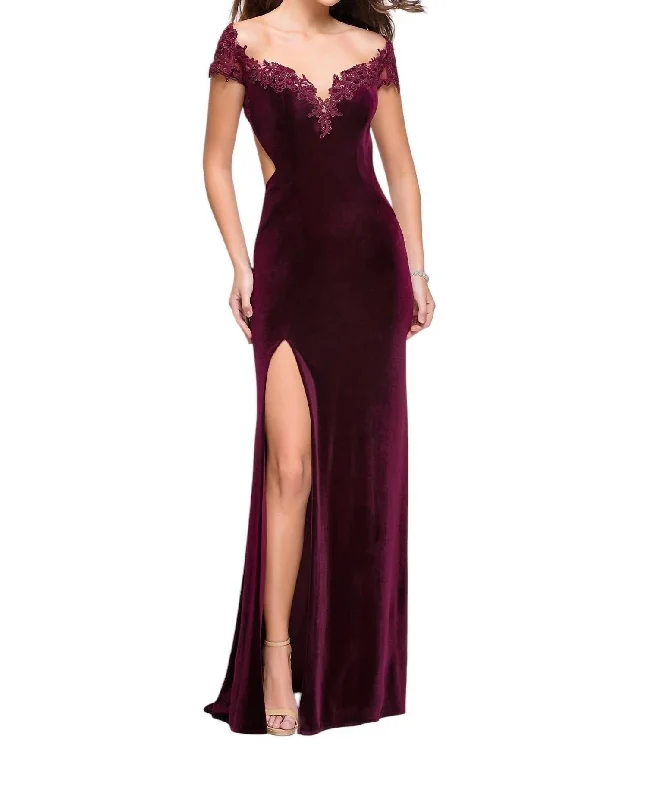 Can't Be Beat Off The Shoulder Velvet Long Dress In Wine